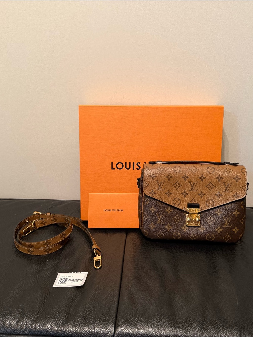 Louie Vuitton Pochette Métis in Monogram Reverse Canvas